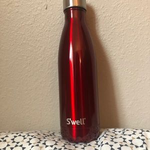 Swell water bottle NIB 17 oz Red !